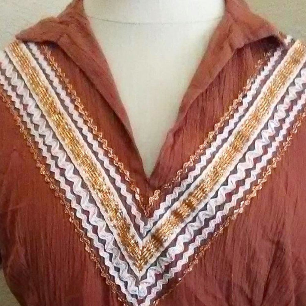 Vintage 1970s Brown Ric Rac V neck top